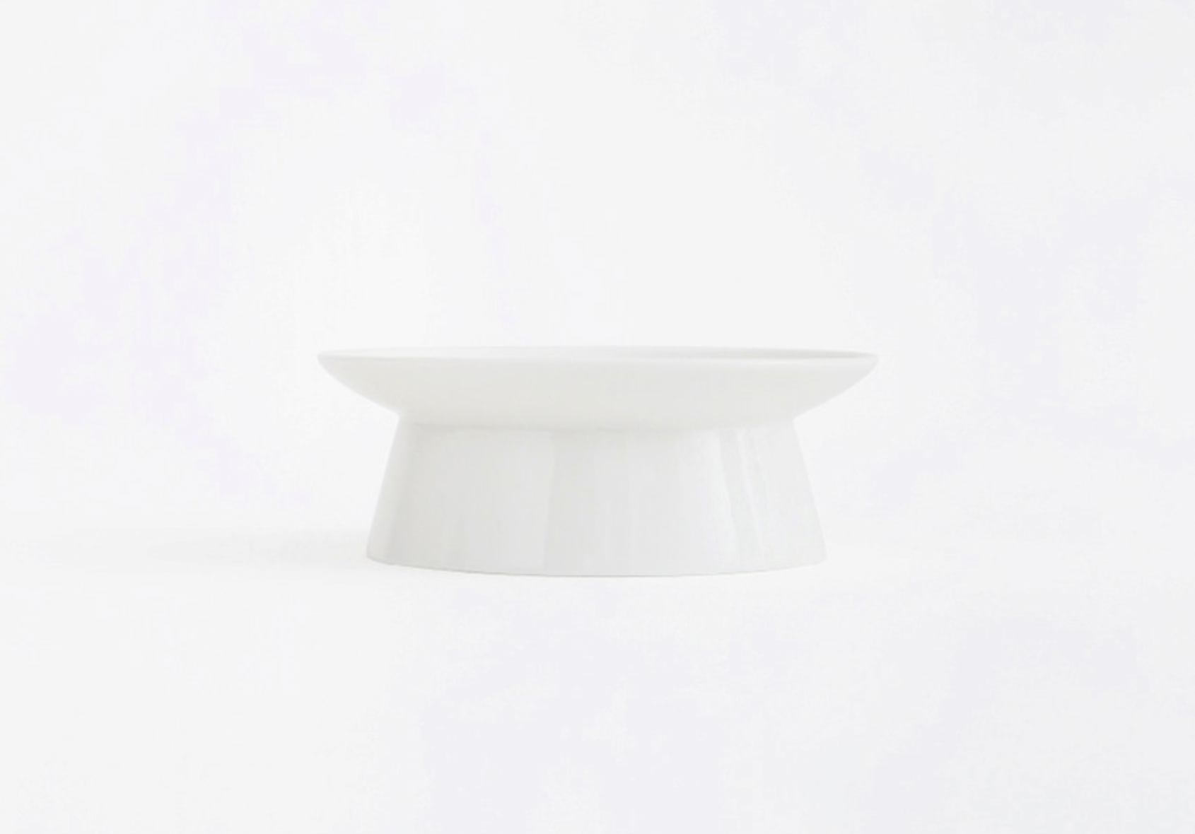 Simple White Footed Plate
