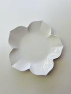 White ceramic leaf-shaped dish